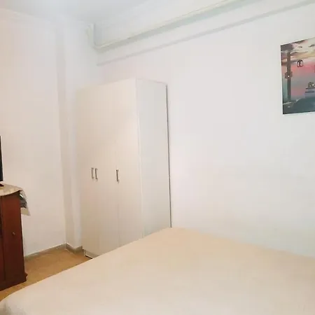 De 32 M² En Pagrati, Con 1 Habitación *