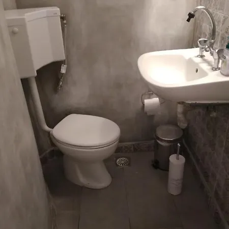 De 32 M² En Pagrati, Con 1 Habitación Apartamento